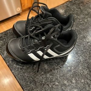 NWOT 10k Adidas kids cleats